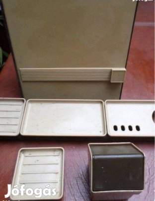 Fördőszoba felszerelés retro szekrény polc