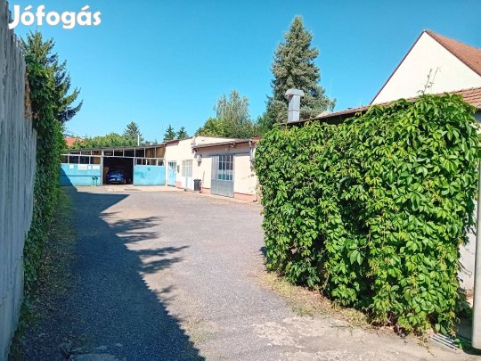 Forgalmas helyen, nyíregyházi telephely áron alul eladó!