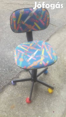 Forgószék gyerekszobába, színes huzattal eladó