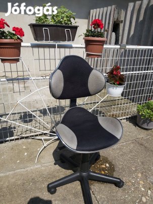 Forgószék olcsón elvihető. 