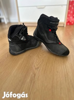 Forma motoros cipő