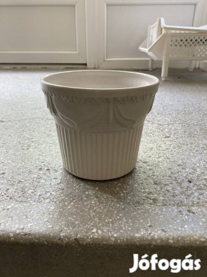 Formás fehér virágkaspó