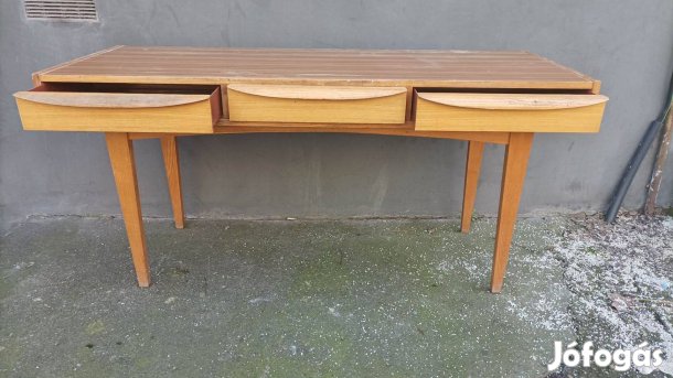 Formatervezett design íróasztal fiókos