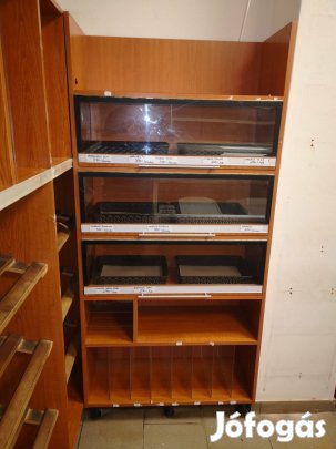 Fornettis állvány plexivel nyitható polc