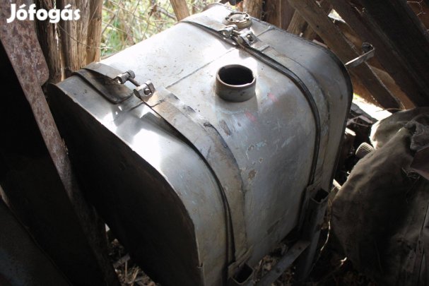Fortschritt ZT303 traktor üzemanyag tartály