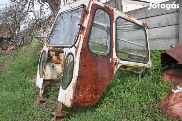 Fortschritt ZT303 traktorhoz fülke, burkolatok, lépcső