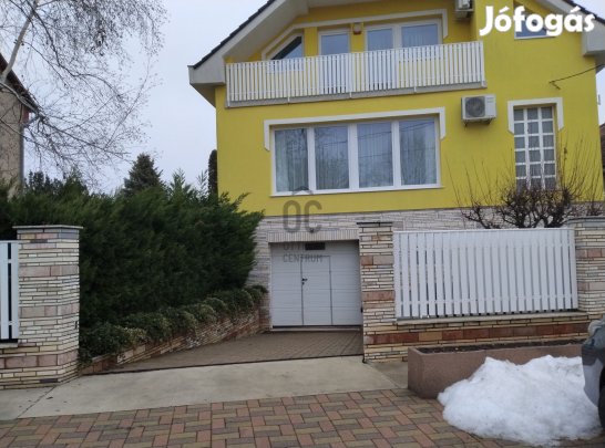 Fót csendes részén több generációs családi ház eladó