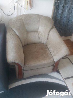 Fotel, kihúzható lábtartóval