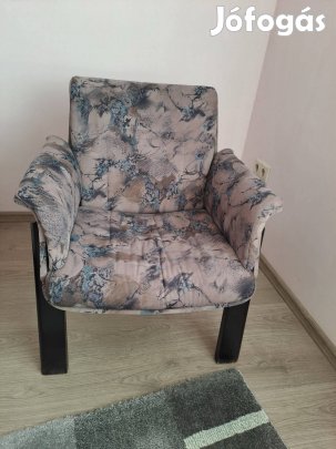 Fotel jó állapotban kettő van belőle