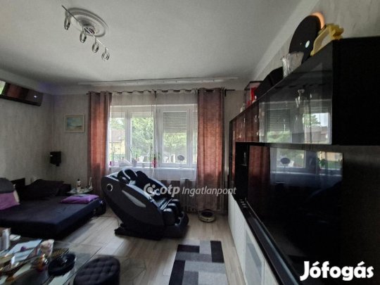 Fóti 215 nm-es ház eladó