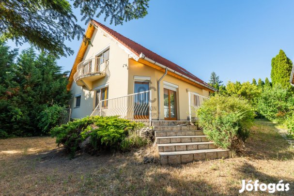 Fóti eladó tégla családi ház