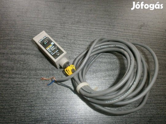 Fotoelektromos érzékelő szenzor Omron ( 4498)