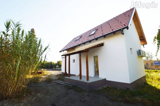 Főút mellett üzleti célra lakóház kiadó Alsóörsön