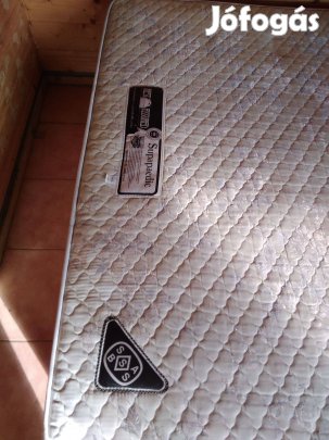 Fraanciaágy világos szinű