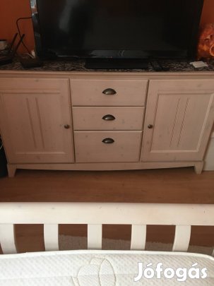 Francia ágy komóddal