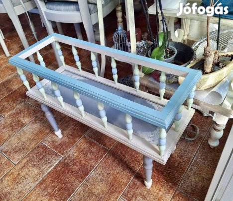 Francia beltéri virágtartó