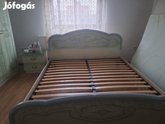 Francia kétszemélyes ágy