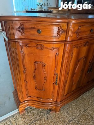 Francia stílusú tálaló