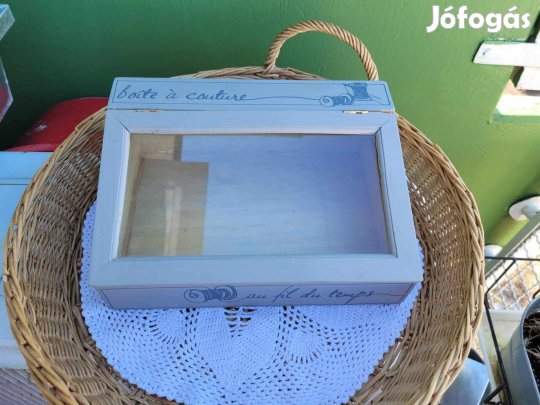 Francia varrós, üvegtetős festett fadoboz