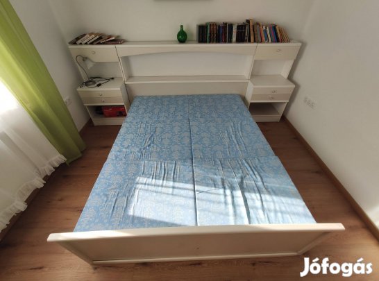 Franciaágy 160x195cm fekvőfelület,éjjeliszekrények,polc,matrac