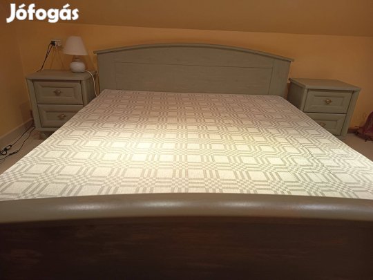 Franciaágy + 2 db éjjeliszekrény eladó