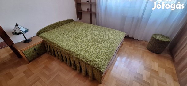 Franciaágy, éjjeli szekrénnyel és ülőkével eladó