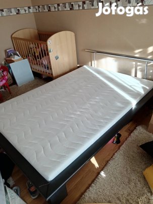 Franciaágy, matraccal, fedőmatraccal,ágytakaróval eladó