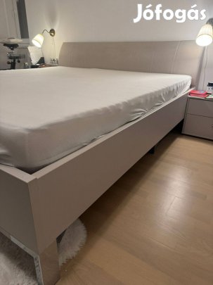 Franciaágy fa kerettel