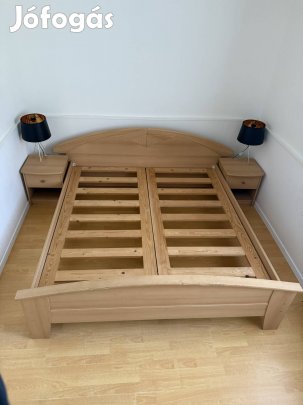 Franciaágy keret két éjjeli szekrénnyel, francia ágy