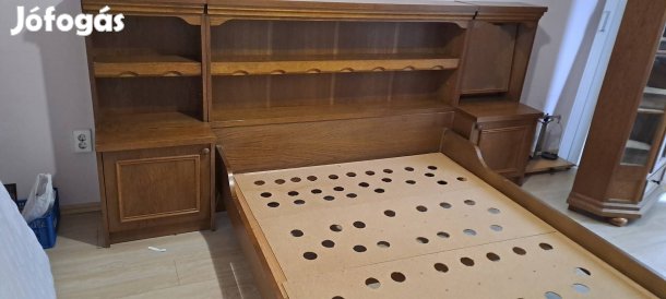 Franciaágy polcos éjjeliszekrénnyel