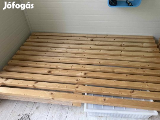 Franciaagy tömrfából