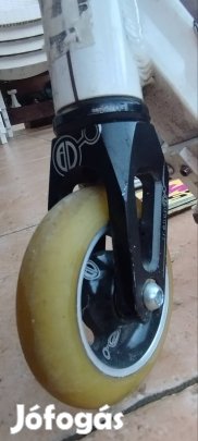 French id masszív freestyle alumínium roller, sitalpakkal.