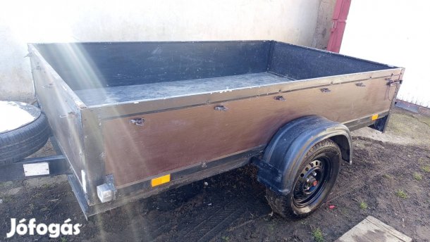 Friss műszakival utánfutó 