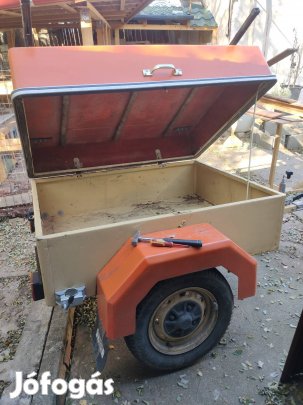 Friss műszakival zárható utánfutó eladó 