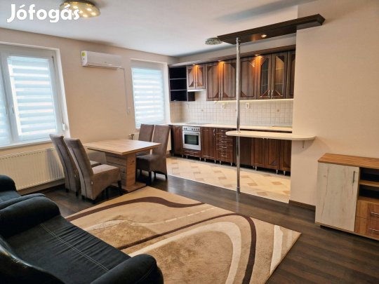 Frissen felújított 1.emeleti 3 szobás Klímás új építésű tégla lakás ki