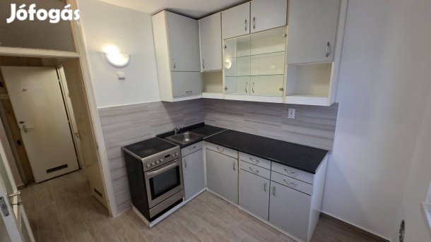 Frissen felújított, erkélyes 3 szobás lakás eladó Debrecen Tócóskertbe