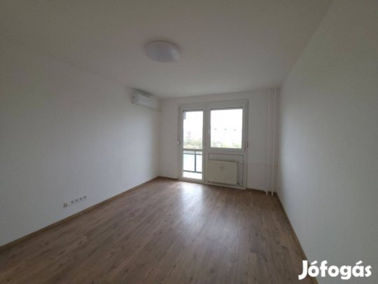 Frissen felújított, erkélyes, nyugati fekvésű, klímás lakás kiadó