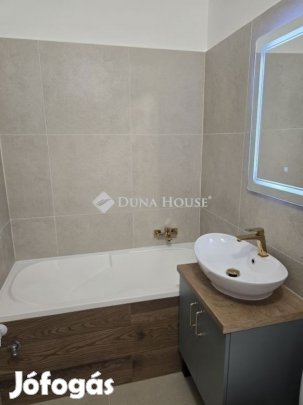 Frissen felújított, prémium minőségű panellakás eladó Pécsen!