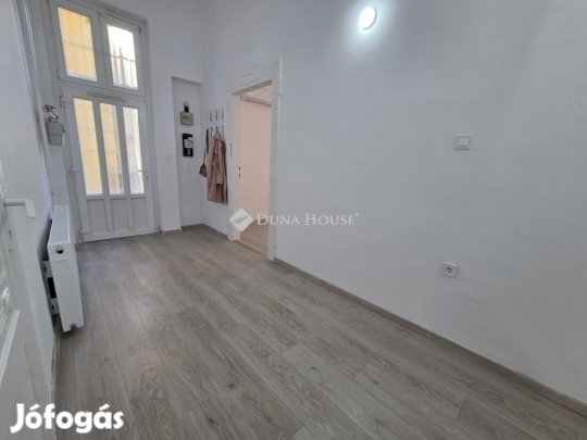 Frissen felújított, világos lakás eladó a Keletinél!