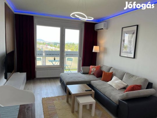 Frissen felújított igényes garzonlakás kiadó