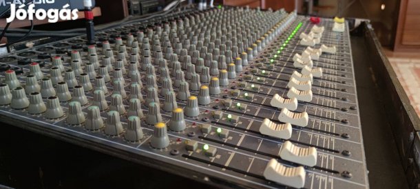 Frontier Merit keverőpult