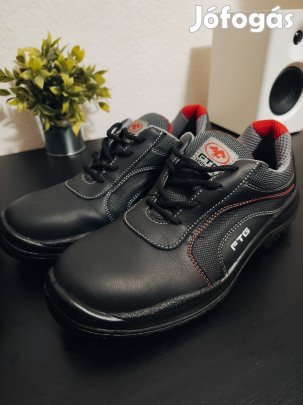 Ftg acélbetétes munkavédelmi cipő (Új, 43-as)