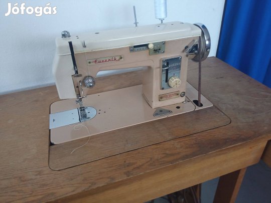 Fucznik lengyel varrógép, lábbal hajtható, 50-es évekbő