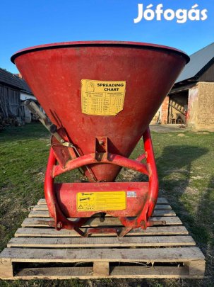 Függesztett műtrágya szóró