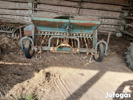 Függesztett vetőgép