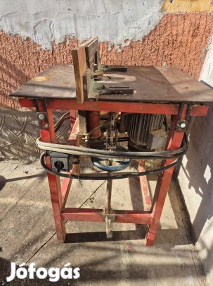 Függőleges tengelyű maró