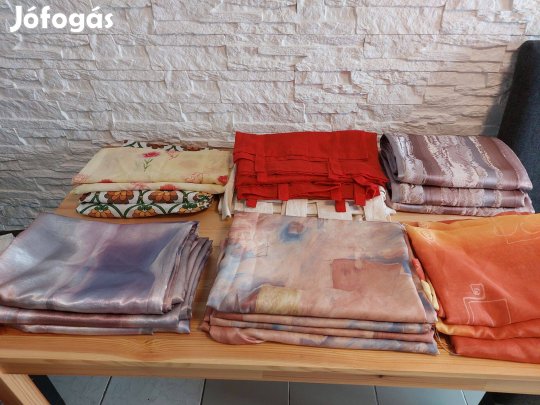 Függöny csomag eladó. Szép függönyök. 21 darabos