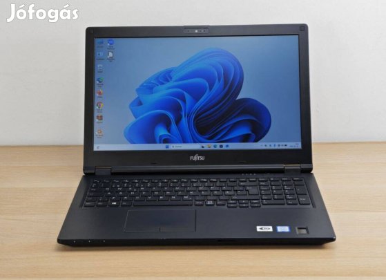 Fujitsu Lifebook E559 Laptop / i3-8145U - 2 év garancia!