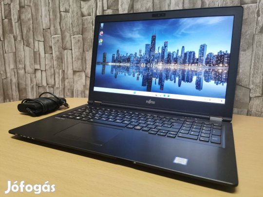 Fujitsu U757 15.6" Újszerű Laptop + Dokkoló / i5/SSD/8Gb/ Gari