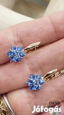 Fülbevaló válogatott kristályokkal 